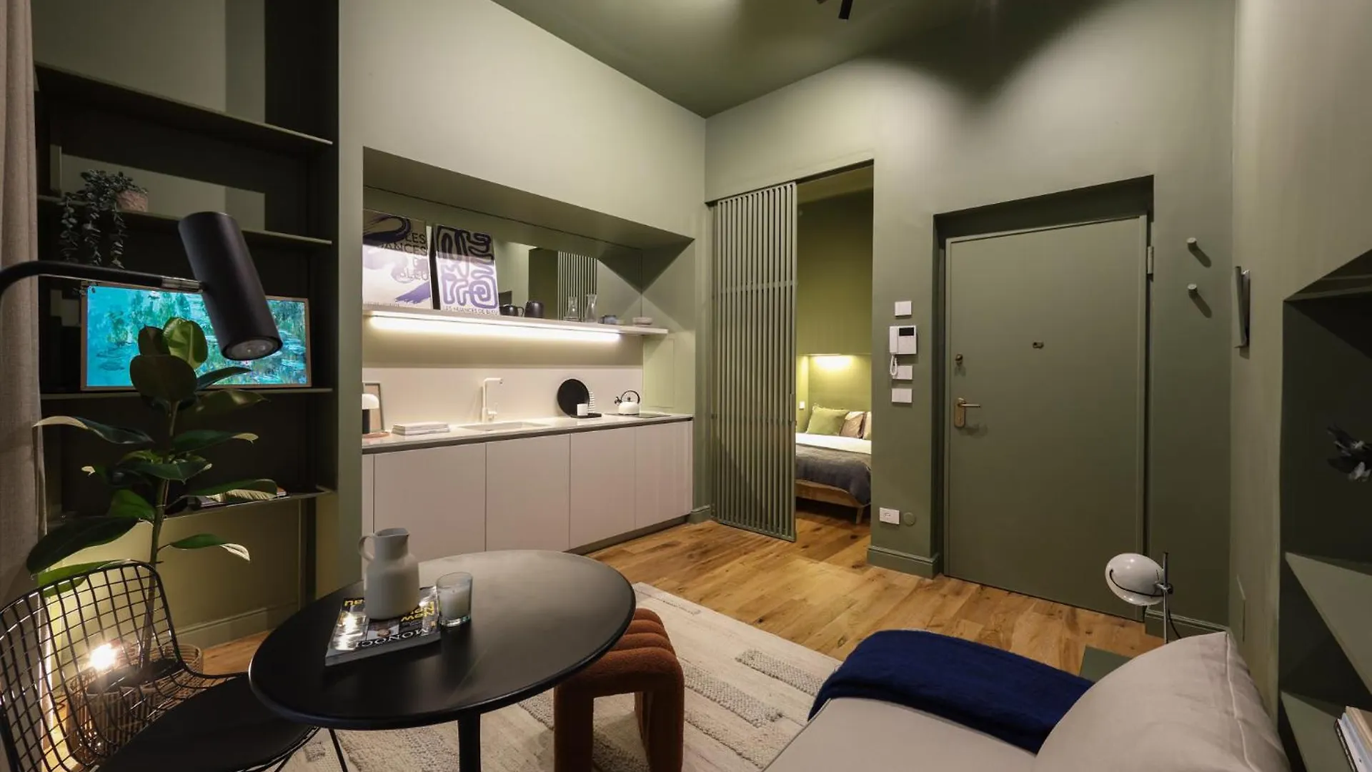 La Petite Suite Gae Aulentiの連絡先